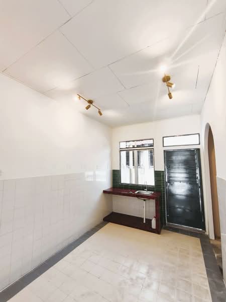 1-storey Terraced House for Sale in Bandar Bukit Beruntung (Bukit Beruntung) - Zann Fauzan - Kitchen - PropertyGuru.com.my