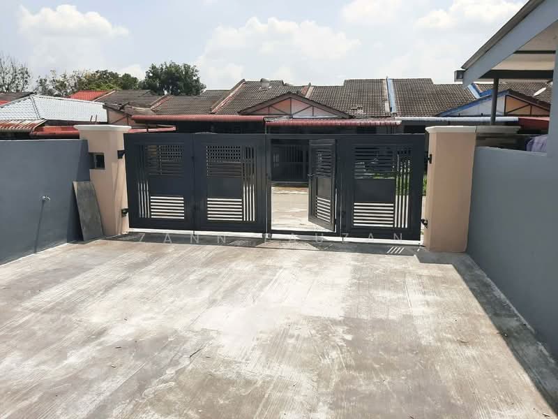 1-storey Terraced House for Sale in Bandar Bukit Beruntung (Bukit Beruntung) - Zann Fauzan - Exterior - PropertyGuru.com.my