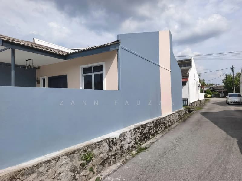 1-storey Terraced House for Sale in Bandar Bukit Beruntung (Bukit Beruntung) - Zann Fauzan - Exterior - PropertyGuru.com.my