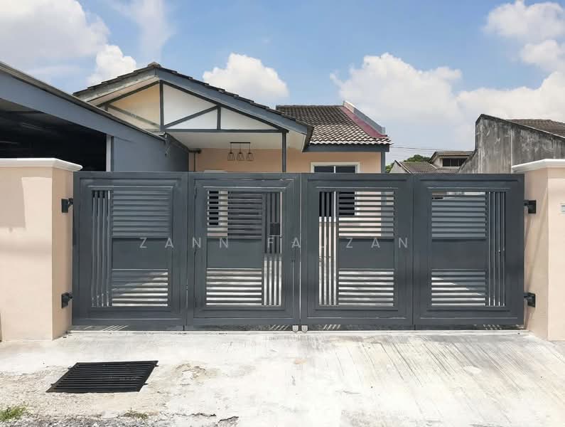 1-storey Terraced House for Sale in Bandar Bukit Beruntung (Bukit Beruntung) - Zann Fauzan - Exterior - PropertyGuru.com.my
