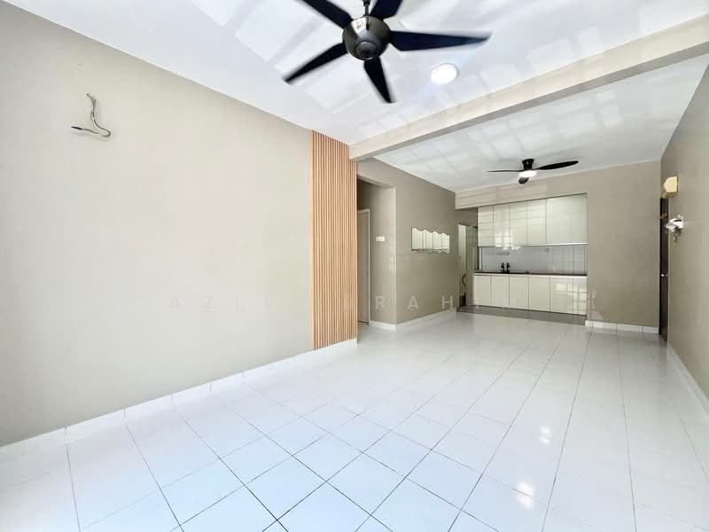 Pangsapuri untuk Dijual di Goodview Heights - Azli Ibrahim - Living Room - PropertyGuru.com.my