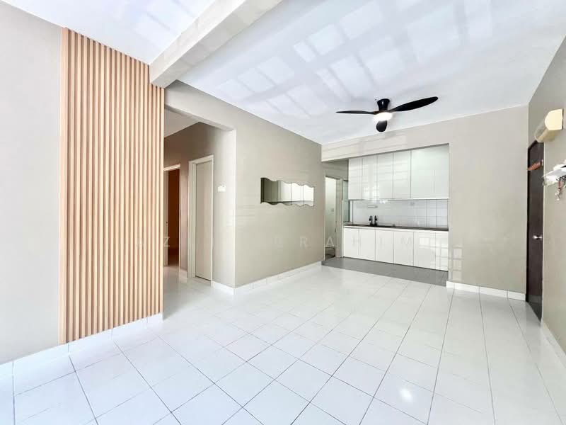 Pangsapuri untuk Dijual di Goodview Heights - Azli Ibrahim - Living Room - PropertyGuru.com.my