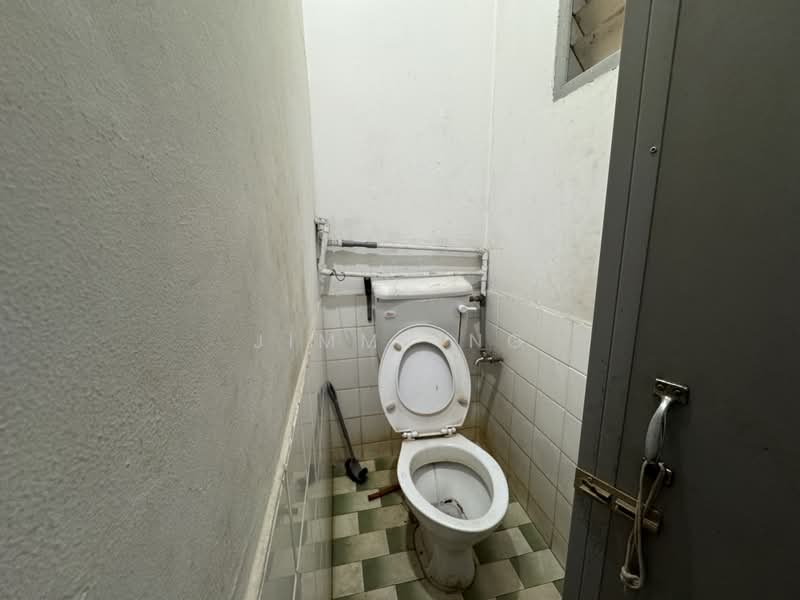 1-storey Terraced House for Sale in Taman Overseas Union (Taman Oug) (Jalan Klang Lama (Old Klang Road)) - Jimmy Ng - Bathroom - PropertyGuru.com.my