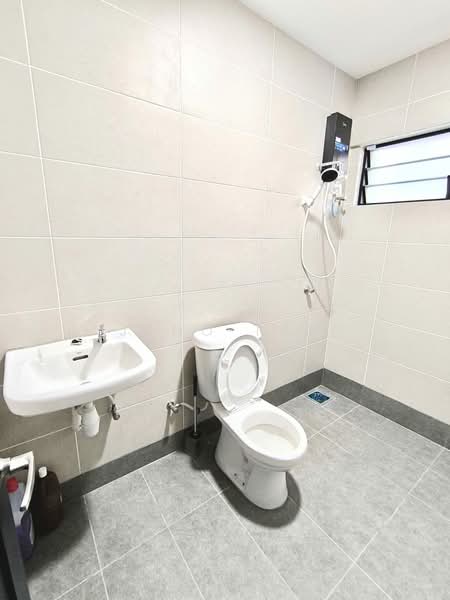 2-storey Terraced House for Rent in Kuching (Sarawak) - Jeno Tan - Bathroom - PropertyGuru.com.my