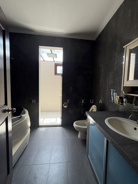 Semi-Detached House for Sale in Ampang Jaya (Ampang) - Happy Kua - Bathroom - PropertyGuru.com.my