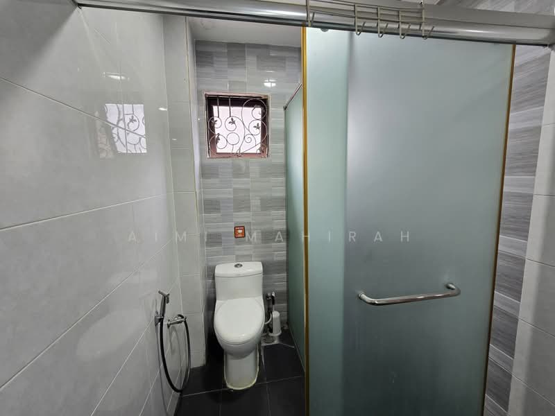 Semi-Detached House for Sale in Kota Damansara (Selangor) - Aimi Mahirah - Bathroom - PropertyGuru.com.my