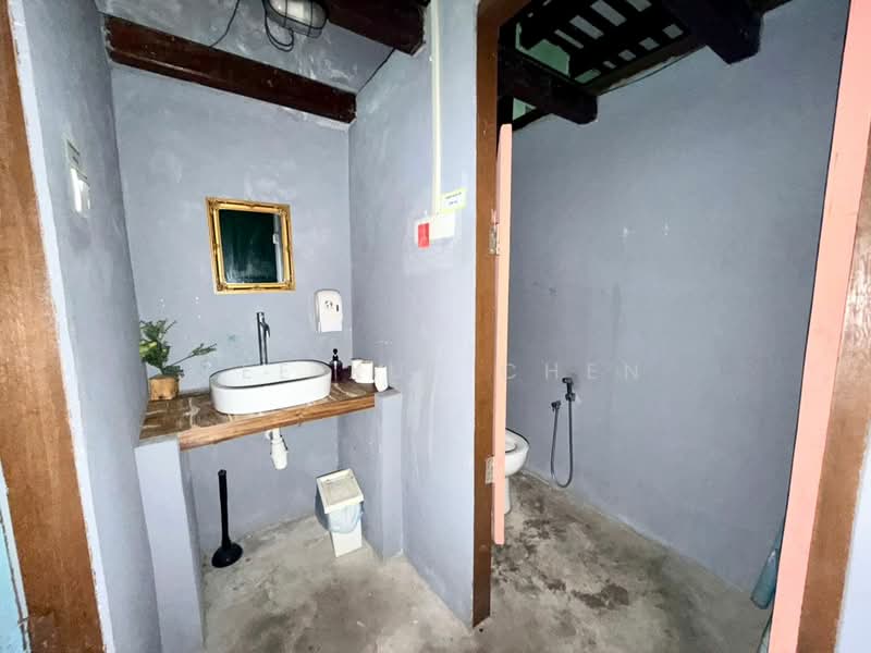 Shop for Sale in George Town (Penang) - Lee Xue Chen - Bathroom - PropertyGuru.com.my