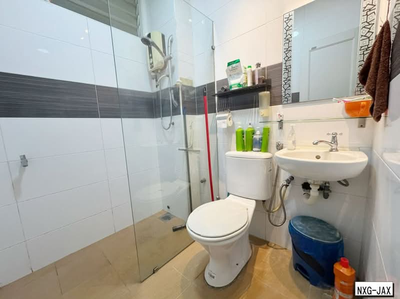 Rumah Teres 1-Tingkat untuk Dijual di Bukit Raja (Selangor) - Rylin Tan - Bathroom - PropertyGuru.com.my