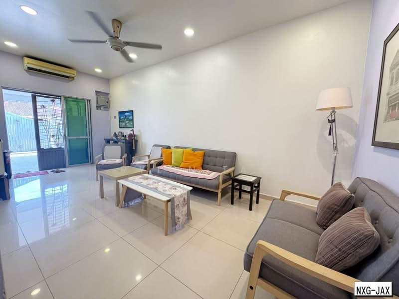 Rumah Teres 1-Tingkat untuk Dijual di Bukit Raja (Selangor) - Rylin Tan - Living Room - PropertyGuru.com.my