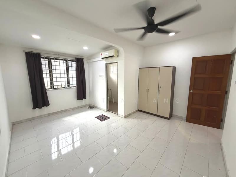 2-storey Terraced House for Rent in Taman Daya (Johor Bahru) - Christina Ang - Bedroom - PropertyGuru.com.my