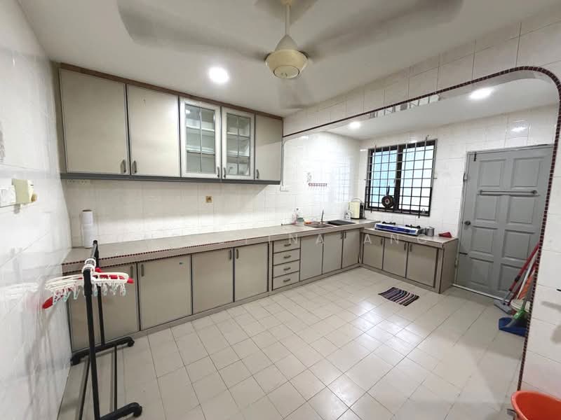 2-storey Terraced House for Rent in Taman Daya (Johor Bahru) - Christina Ang - Kitchen - PropertyGuru.com.my