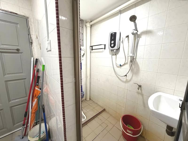 2-storey Terraced House for Rent in Taman Daya (Johor Bahru) - Christina Ang - Bathroom - PropertyGuru.com.my