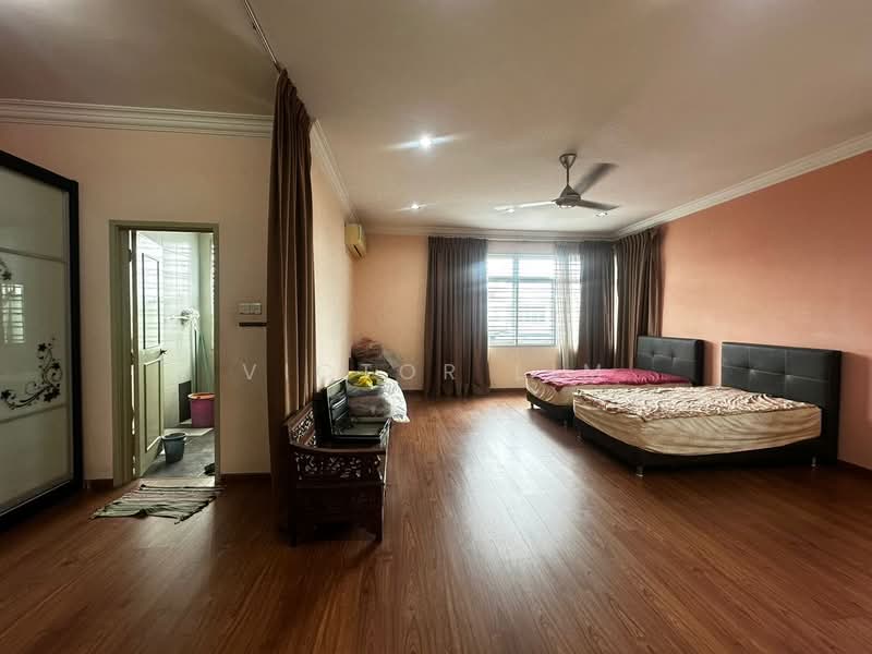 Cluster House for Sale in Taman Gaya (Ulu Tiram) - Victor Lim - Bedroom - PropertyGuru.com.my