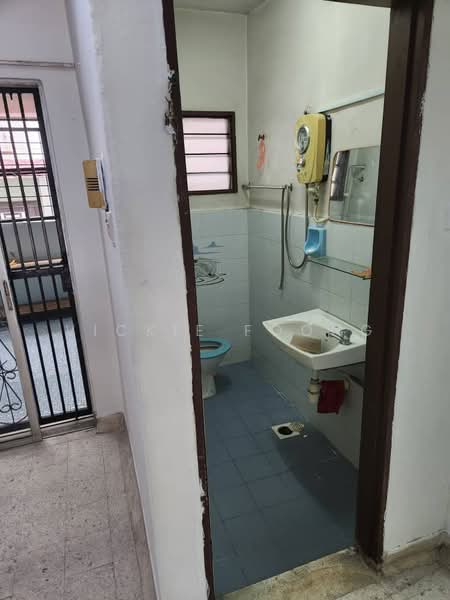 Rumah Teres 2 Tingkat untuk Dijual di Taman Pertama (Cheras) - Vickie Foong - Bathroom - PropertyGuru.com.my
