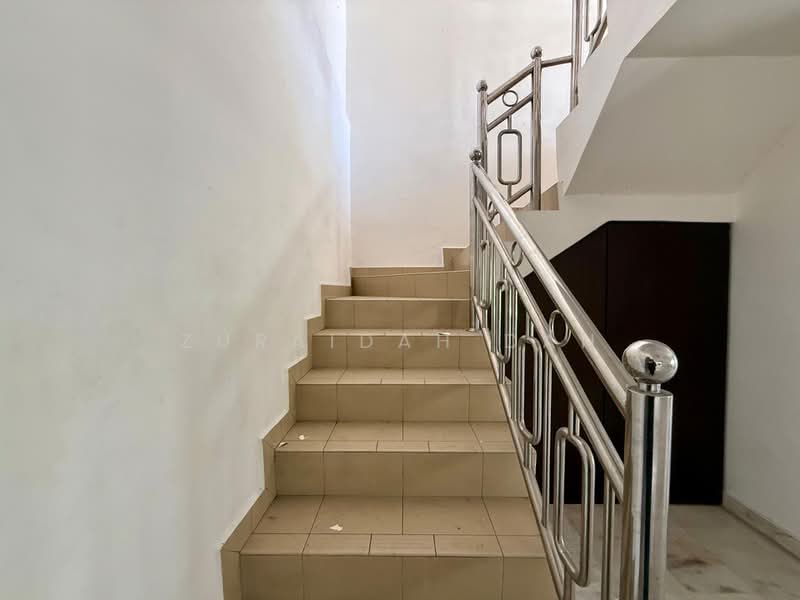 Rumah Teres 2 Tingkat untuk Dijual di Saujana Impian (Kajang) - Zuraidah Dan - Stairs - PropertyGuru.com.my
