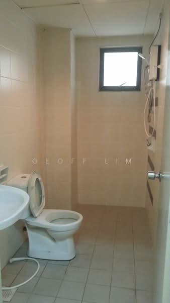 Kediaman Servis untuk Dijual di D'Alamanda - Geoff Lim - Bathroom - PropertyGuru.com.my