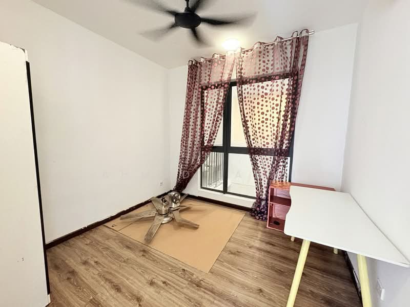 Kondominium untuk Dijual di Cristal Serin Residence - Ahmad Farhi - Bedroom - PropertyGuru.com.my
