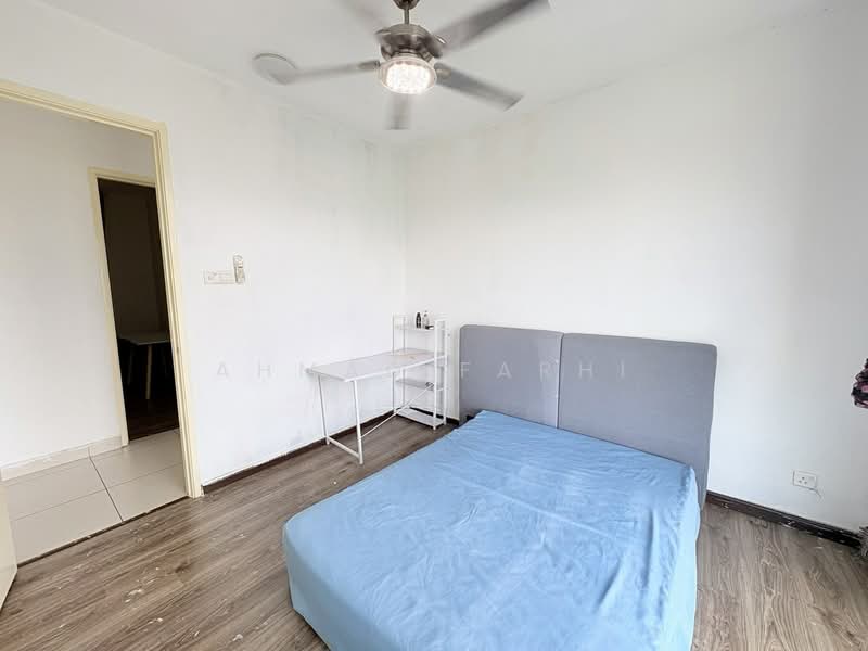 Kondominium untuk Dijual di Cristal Serin Residence - Ahmad Farhi - Bedroom - PropertyGuru.com.my