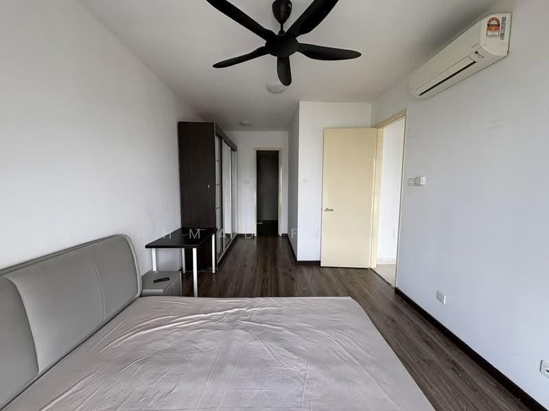 Kondominium untuk Dijual di Cristal Serin Residence - Ahmad Farhi - Bedroom - PropertyGuru.com.my