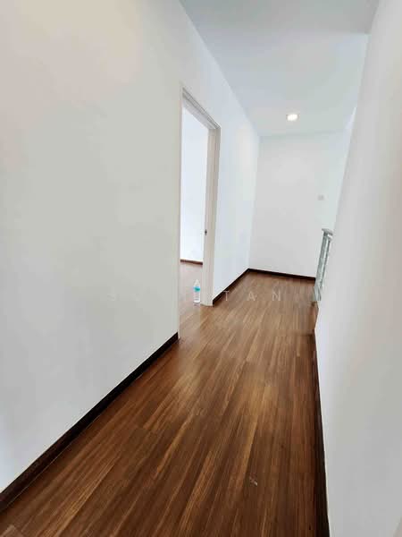 Rumah Teres 3 Tingkat untuk Dijual di Lake Fields (Sungai Besi) - Suki Tan - Corridor - PropertyGuru.com.my
