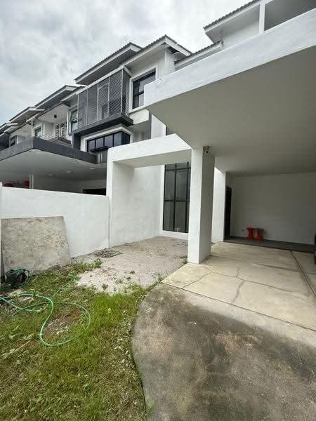 3-storey Terraced House for Sale in Lake Fields (Sungai Besi) - Suki Tan - Exterior - PropertyGuru.com.my