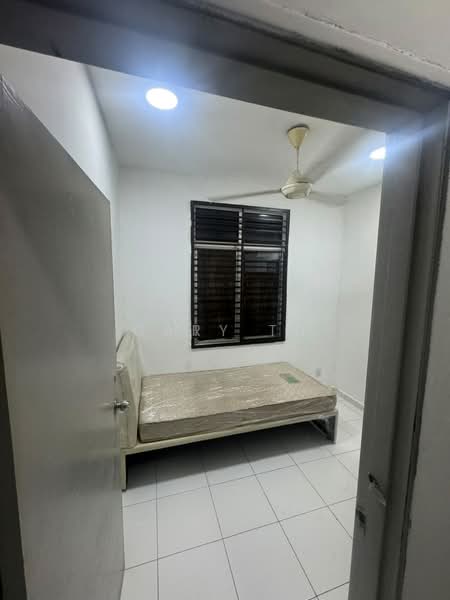 Kondominium untuk Disewa di Scott Towers @ Larkin JB - Gary Tu - Bedroom - PropertyGuru.com.my