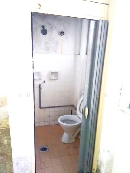 Pangsapuri untuk Dijual di Mutiara Court - Shirley Chan - Bathroom - PropertyGuru.com.my