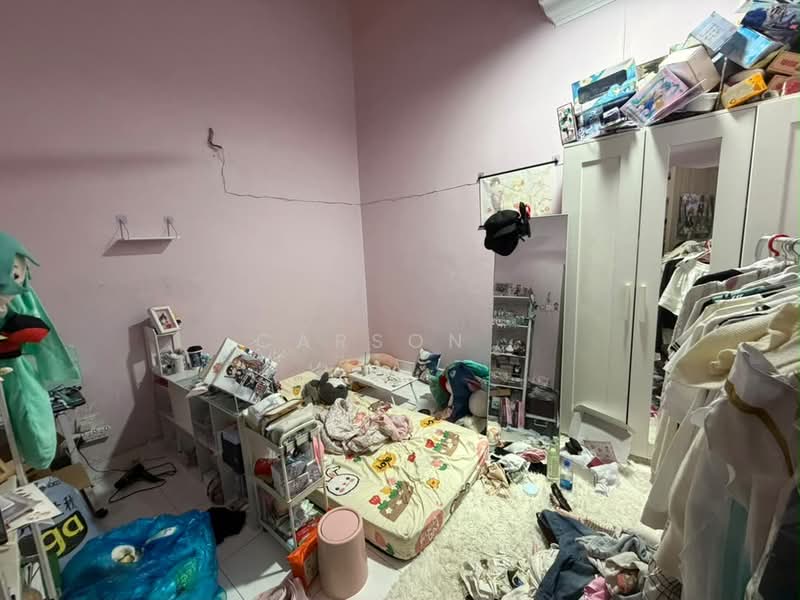 Rumah Teres 1.5 Tingkat untuk Dijual di Taman Pelangi Indah (Ulu Tiram) - Carson . - Bedroom - PropertyGuru.com.my