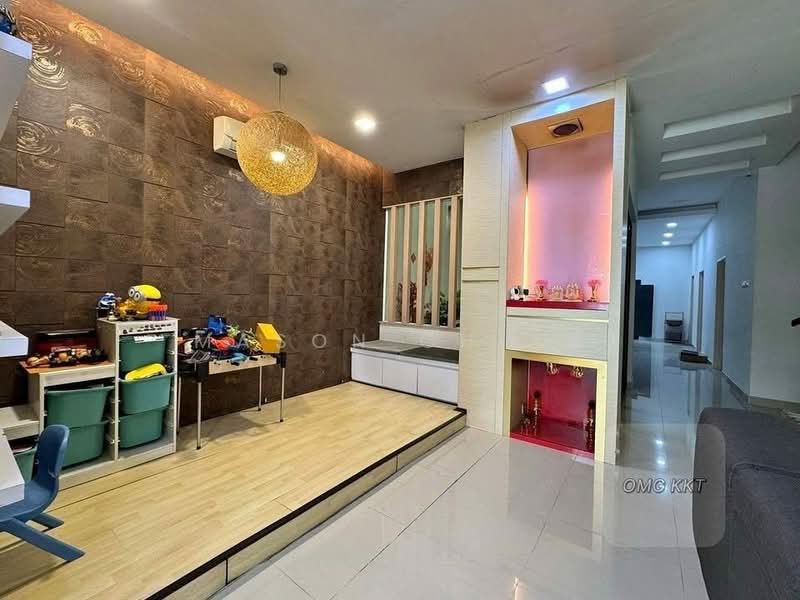 2.5-storey Terraced House for Sale in Bandar Bukit Raja (Klang) - Mason Chiah - Living Room - PropertyGuru.com.my