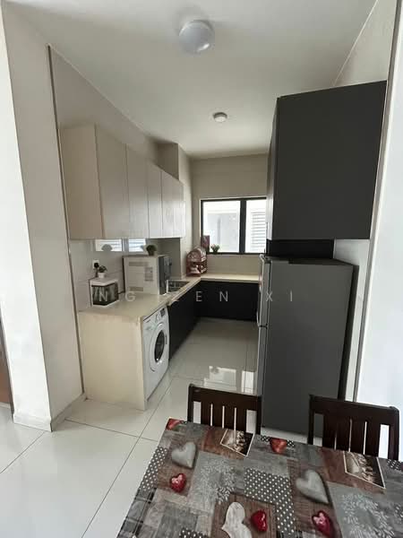 Kondominium untuk Dijual di Lovell @ Country Garden Danga Bay - NG ZEN XI - Kitchen - PropertyGuru.com.my
