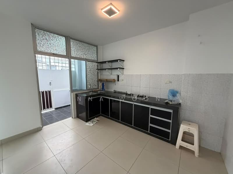 Rumah Teres 2-Tingkat untuk Disewa di Taman Mutiara Rini (Skudai) - Anna Woon - Kitchen - PropertyGuru.com.my