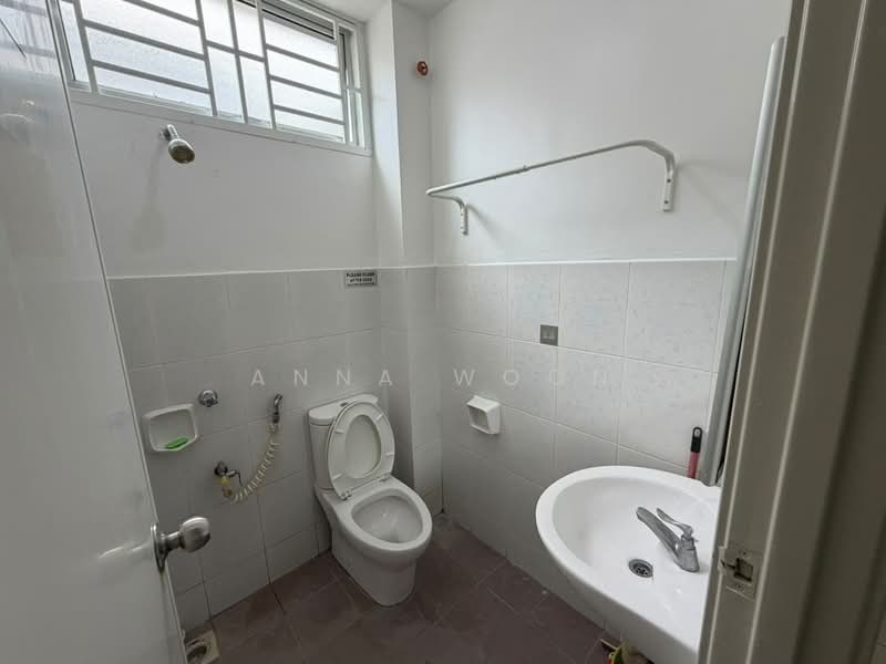 Rumah Teres 2-Tingkat untuk Disewa di Taman Mutiara Rini (Skudai) - Anna Woon - Bathroom - PropertyGuru.com.my