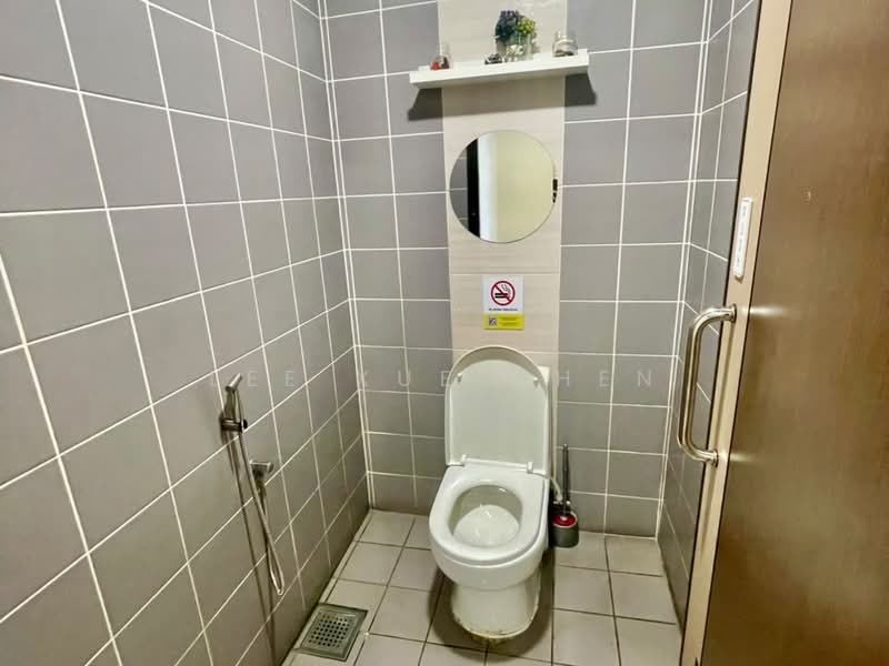 Shop for Rent in Jelutong (Penang) - Lee Xue Chen - Bathroom - PropertyGuru.com.my
