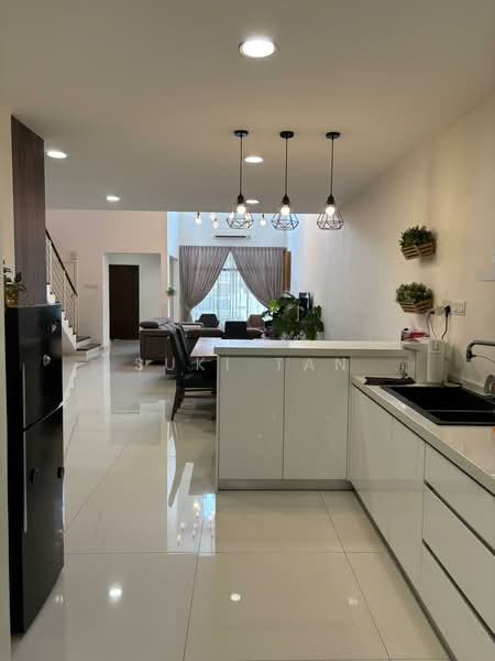 3-storey Terraced House for Sale in Taman Tasik Damai (Sungai Besi) - Suki Tan - Living Room - PropertyGuru.com.my