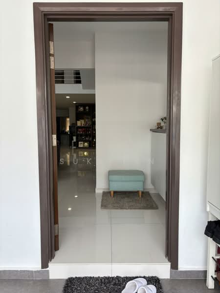 3-storey Terraced House for Sale in Taman Tasik Damai (Sungai Besi) - Suki Tan - Entrance - PropertyGuru.com.my