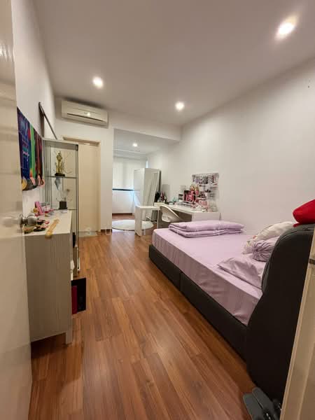 3-storey Terraced House for Sale in Taman Tasik Damai (Sungai Besi) - Suki Tan - Bedroom - PropertyGuru.com.my