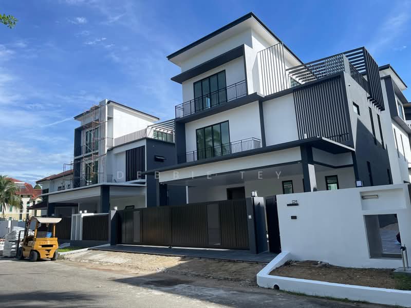 Bungalow for Sale in Taman Equine (Seri Kembangan) - Debbie Tey - Exterior - PropertyGuru.com.my