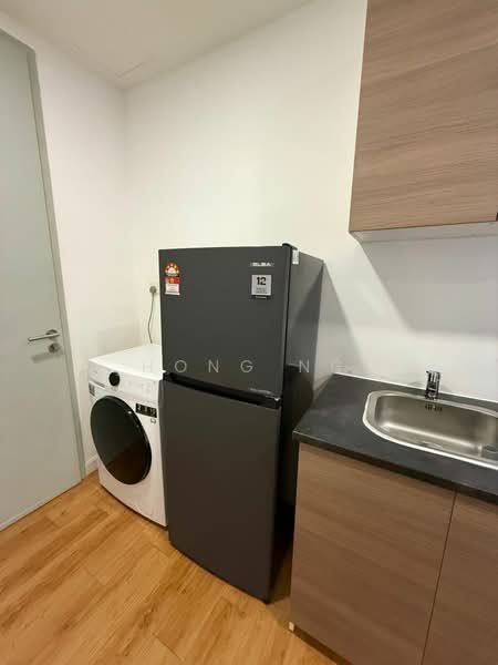 Servis Apartment untuk Dijual di Paramount Utropolis - Hong Ng - Kitchen - PropertyGuru.com.my