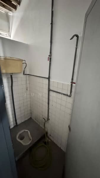 Factory for Rent in Bandar Sri Damansara (Selangor) - Jun How - Bathroom - PropertyGuru.com.my
