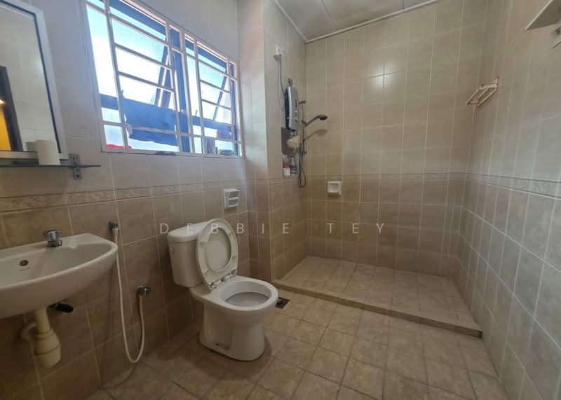 Rumah Teres 2 Tingkat untuk Dijual di Bandar Kinrara Seksyen 6 (Bandar Kinrara) - Debbie Tey - Bathroom - PropertyGuru.com.my