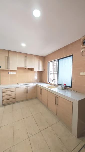 2-storey Terraced House for Rent in Bandar Putra Permai (Seri Kembangan) - Frances Liew - Kitchen - PropertyGuru.com.my