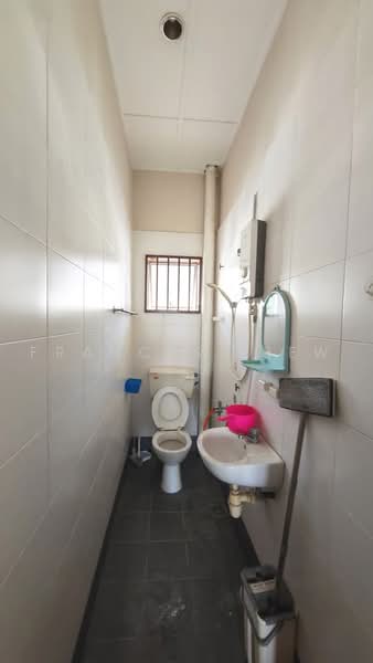 2-storey Terraced House for Rent in Bandar Putra Permai (Seri Kembangan) - Frances Liew - Bathroom - PropertyGuru.com.my