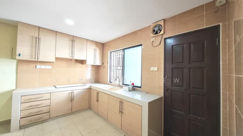 2-storey Terraced House for Rent in Bandar Putra Permai (Seri Kembangan) - Frances Liew - Kitchen - PropertyGuru.com.my