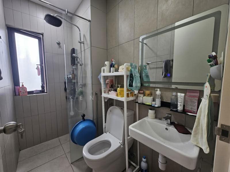 Service Residence for Sale at Kenwingston Avenue - Kent Fatt - Bathroom - PropertyGuru.com.my