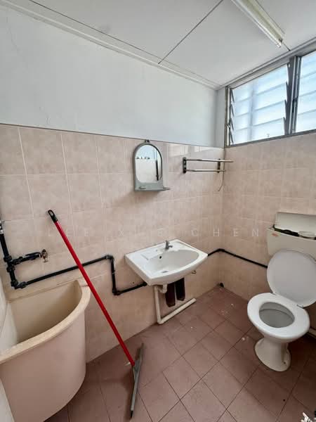 Shop for Rent in George Town (Penang) - Lee Xue Chen - Bathroom - PropertyGuru.com.my