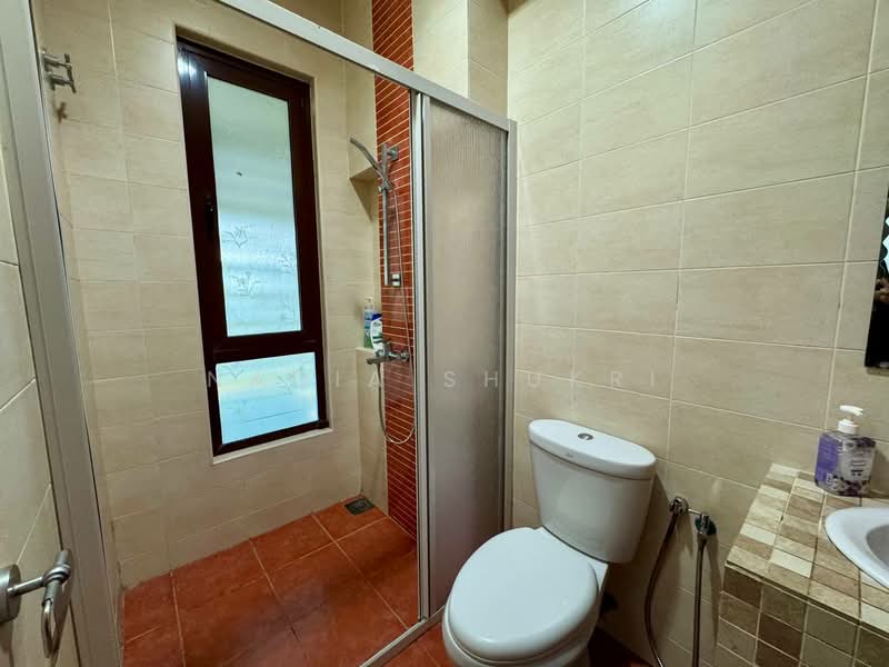 Semi-Detached House for Sale in Bukit Jelutong (Shah Alam) - Nadia Shukri - Bathroom - PropertyGuru.com.my