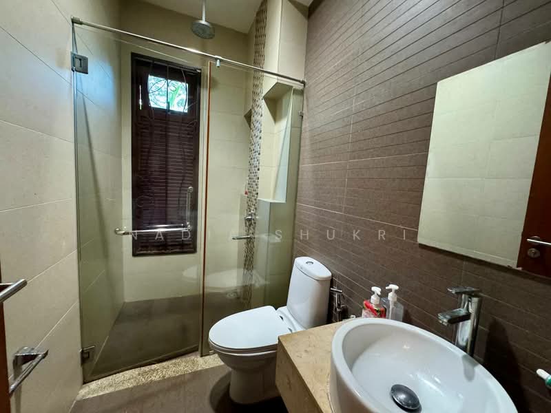 Semi-Detached House for Sale in Bukit Jelutong (Shah Alam) - Nadia Shukri - Bathroom - PropertyGuru.com.my