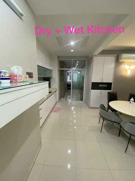 Kondominium untuk Dijual di One World 1 - Hong . - Kitchen - PropertyGuru.com.my