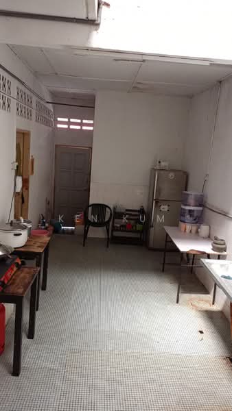 1-storey Terraced House for Sale in Taman Paramount (Petaling Jaya) - Ken Kum - Kitchen - PropertyGuru.com.my