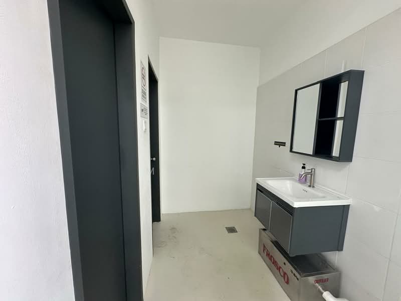 Semi-D Factory for Rent in Eco Business Park V (Puncak Alam) - Ms Teh - Bathroom - PropertyGuru.com.my